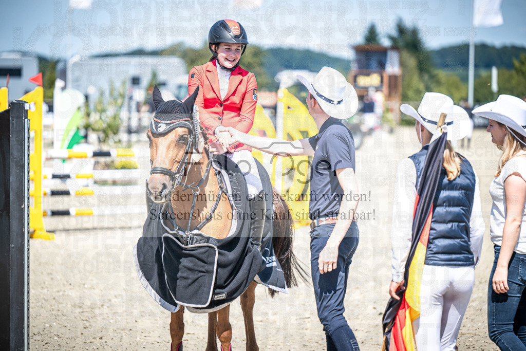 DOS_2829 | Entdecke hochwertige Reitturnierfotos von Foto Oger. Professionell, emotional und authentisch – jetzt Lieblingsmomente im Shop bestellen.Deutschlandweite Turnierfotografie. - Realisiert mit Pictrs.com