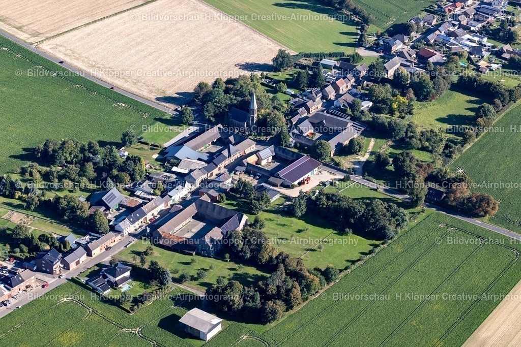 Lufbilder Titz-5809 | Ortsansicht der Straßen und Häuser der Wohngebiete in Kalrath im Bundesland Nordrhein-Westfalen, Deutschland - Realisiert mit Pictrs.com