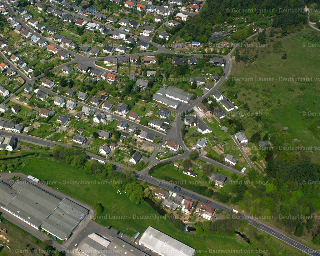 2610100 | UCKERSDORF 09.06.2006 Ortsansicht der Straßen und Häuser der Wohngebiete in Uckersdorf im Bundesland Hessen, Deutschland // Town View of the streets and houses of the residential areas in Uckersdorf in the state Hesse, Germany Foto: Gerhard Launer