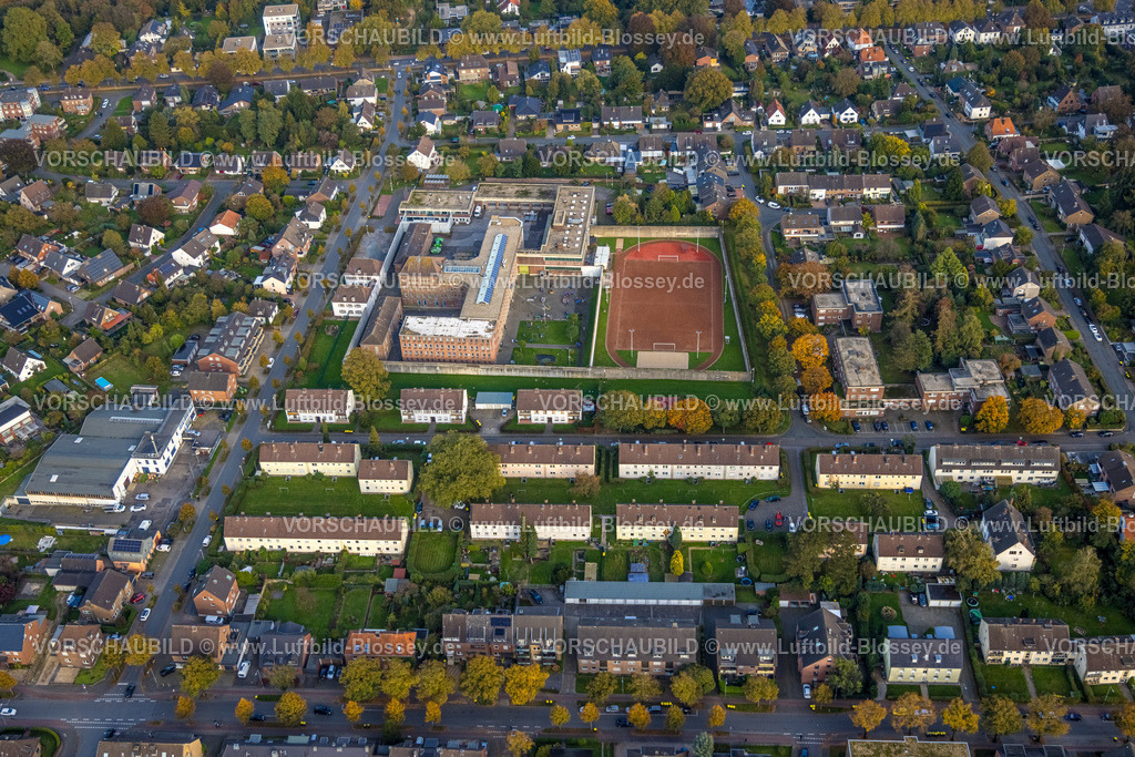 Kleve241014750 | Luftbild, Justizvollzugsanstalt Kleve mit Sportplatz, Wohngebiet Märkische Straße, Kleve, Niederrhein, Nordrhein-Westfalen, Deutschland