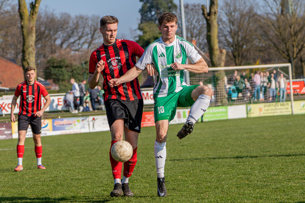 Fußball I Herren I Saison 2025-2026 I Bezirksliga Weser-Ems 4 I 24. Spieltag I TuS Lutten - TuS Frisia Goldenstedt I 13633 | jns.sportfotos - Realisiert mit Pictrs.com