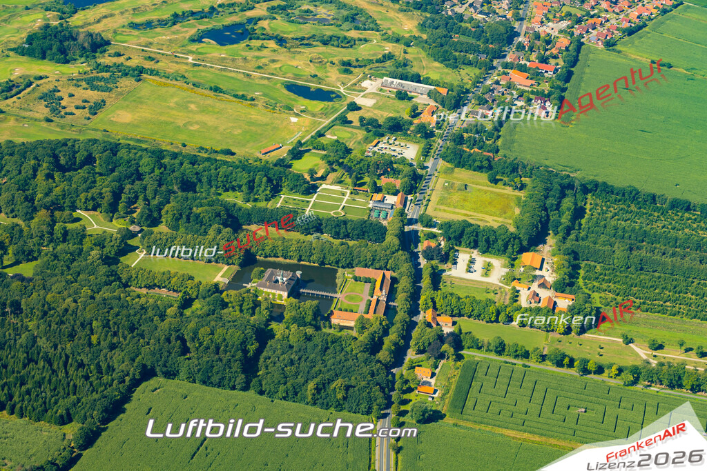 Aktuelles Luftbild von  Lütetsburg - Die Luftaufnahme wurde 2022 mittels UL-Flugzeug erstellt ( keine Drohne ) - hochauflösende Kamera-Systeme von  Canon -Beste Qualität - Für grossformatige Ausdrucke geeignet. Die Geschenkidee !