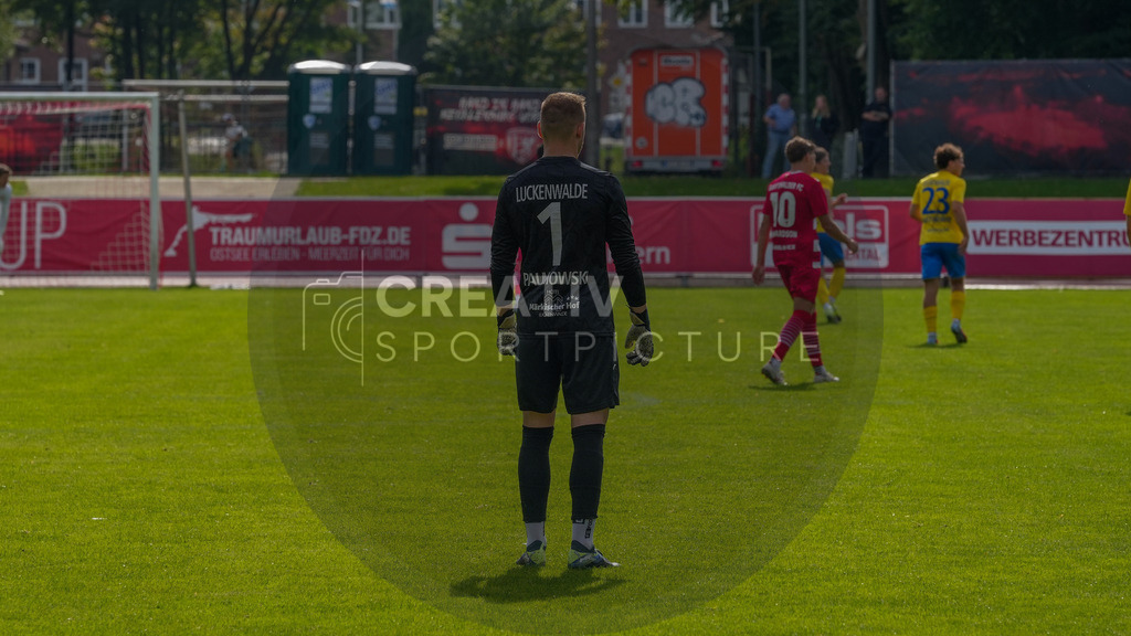 Fußball, Herren, Saison 2025/2026, Regionalliga Nordost, 9. Spieltag, Greifswalder FC vs. FSV 63 Luckenwalde, Sonntag 21.09.2025, Volksstadion Greifswald, | Fußball, Herren, Saison 2025/2026, Regionalliga Nordost, 9. Spieltag, Greifswalder FC vs. FSV 63 Luckenwalde, Sonntag 21.09.2025, Volksstadion Greifswald, Im Bild: Florian Palmowski (Luckenwalde) - Realisiert mit Pictrs.com