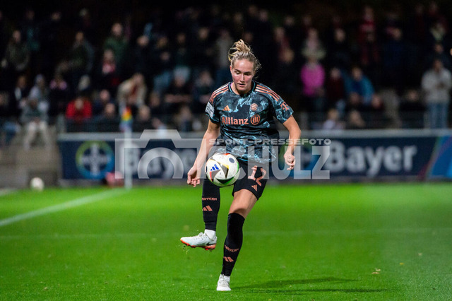 20241020NSZ_2113 | Sydney Lohmann (Bayern München,No.12)DEU, Leverkusen, 20.10.2024 Fußball, Frauen, Google Pixel Frauen-Bundesliga, Saison 2024/2025, 7. Spieltag, Bayer 04 Leverkusen - FC Bayern MünchenDIE DFB-RICHTLINIEN UNTERSAGEN JEGLICHE NUTZUNG VON FOTOS ALS SEQUENZBILDER UND/ODER VIDEOÄHNLICHE FOTOSTRECKEN - Realisiert mit Pictrs.com