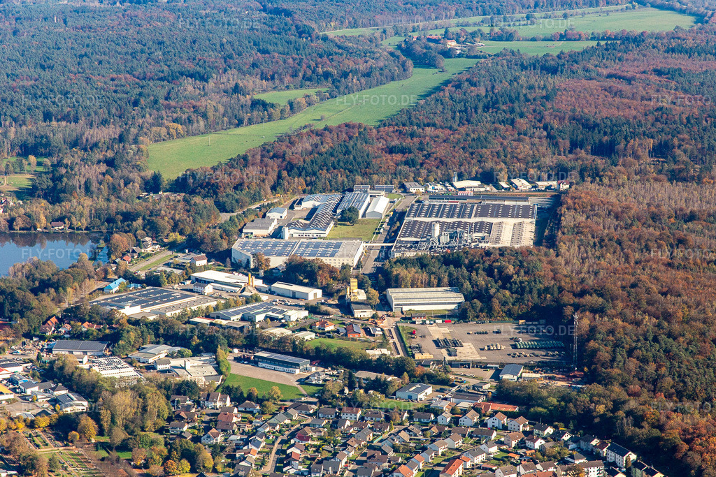 Luftbild: Industriegebiet Ost mit Wasem Logistik GmbH, HKL Center Homburg und Chr. Ufer GmbH im Ortsteil Eichelscheiderhof in Waldmohr im Bundesland Rheinland-Pfalz in Deutschland. Foto: IMG_143858.jpg vom 27.10.2024 durch Werner Riehm/FLY-FOTO.deWASEM-LOGISTIK.DE