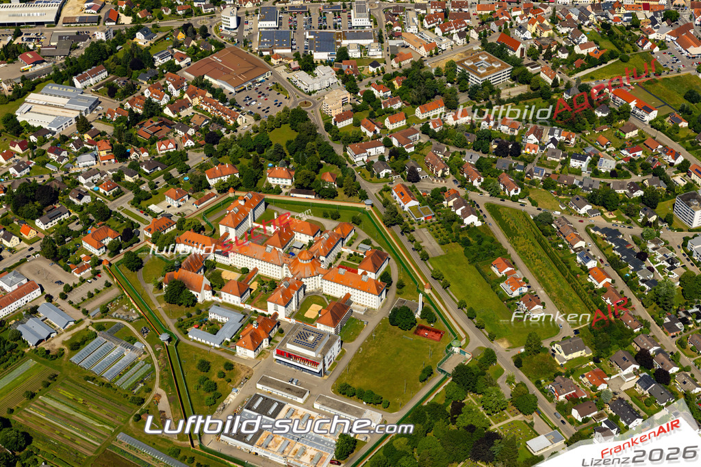 Das Luftbild der Stadt Aichach wurde 2022 vom Flugzeug heraus erstellt (keine Drohnen-Aufnahmen) Aufnahmehöhe ca.450 Meter- hohe Bildauflösung und Druck-Qualität. Garantiert!