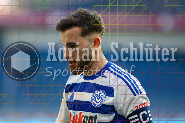 22.03.2026, GER, Fussball, Herren, 3. Liga, Saison 2025/2026, MSV Duisburg - 1860 München | Can Coskun (MSV Duisburg) schaut 