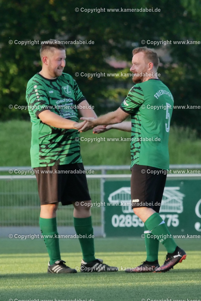 Fußball Kreispokal 25/26 Ü 32 : Spiel um Platz 3 : SV 08/29 Friedrichsfeld - SV Ringenberg AH  2 : 1 | Fußball Kreispokal 25/26 Ü 32 : Spiel um Platz 3 : SV 08/29 Friedrichsfeld - SV Ringenberg AH  2 : 1Spielort : Voerde Friedrichsfeld - Realisiert mit Pictrs.com