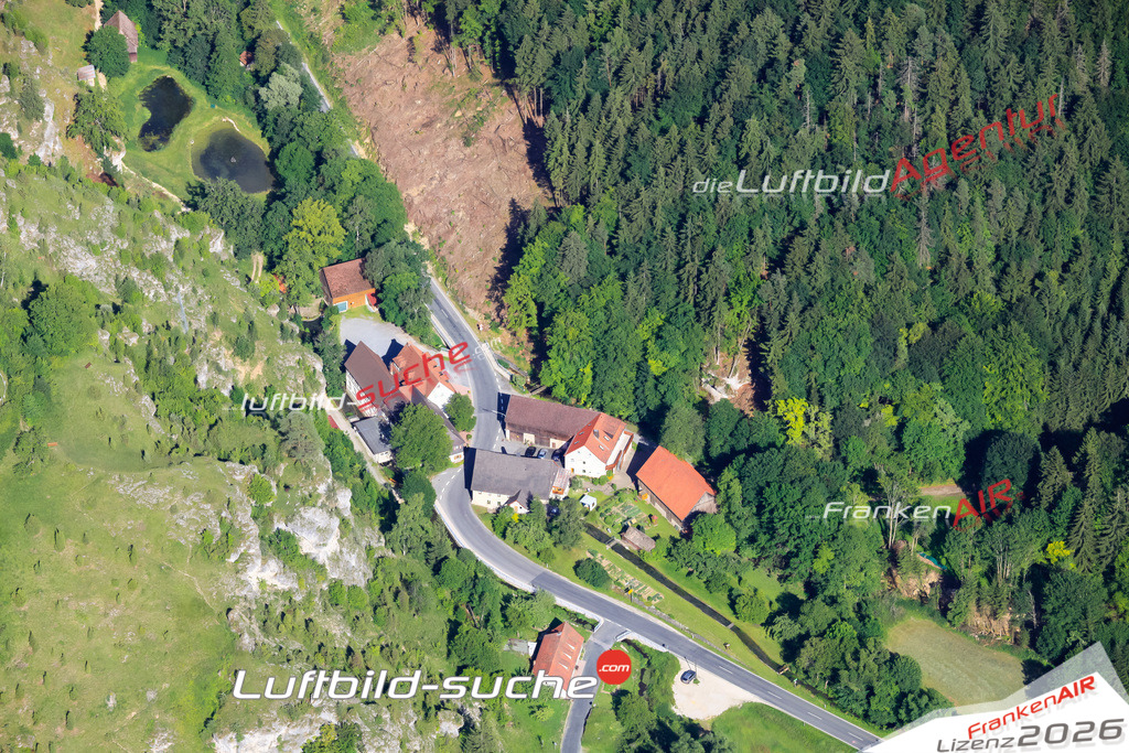 Die Luftaufnahme Weihersmuehle - Weismain wurde vom UL-Flugzeug (keine Drohne) aus fotografiert.Hohe Druck- Auflösung-die Geschenkidee!