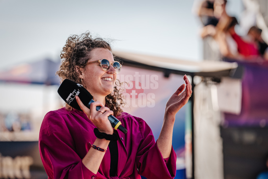 Beachvolleyball | Frauen | Allianz German Beach Tour 2024 | Tourstop Kühlungsborn | 11.08.2024 | Moderatorin Anne Bley