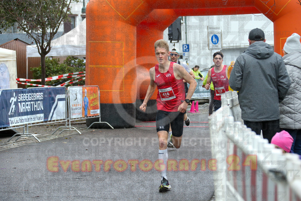 251130_1138_EX1_8122 | Sportfotografie im Rhein-Sieg Kreis, Köln, Bonn, NRW, Rheinland Pfalz, Hessen, etc. Unser Tätigkeitsfeld umfasst den Laufsport vom Volkslauf über den Marathon, Duathlon, Triathon bis zum Ultralauf wie Kölnpfad Ultra oder Schindertrail.