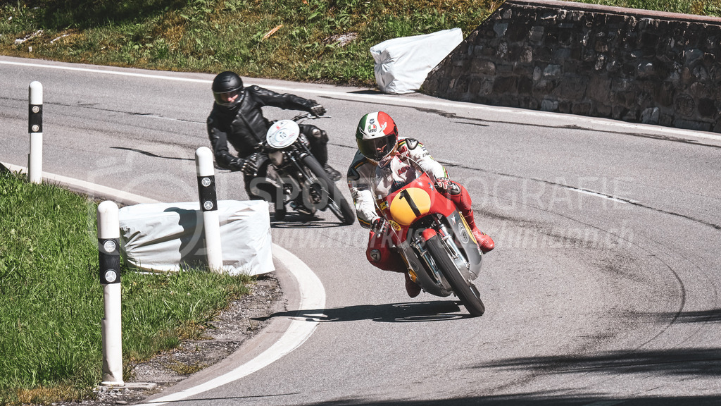 19. Arosa ClassicCar 2023 - 2. September 2023 | 19. Arosa ClassicCar 2023
Arosa, Schweiz
Agostini Giacomo aus Bergamo mit der Startnummer 1 auf einer MV Agusta 500 Dreizylinder, Jahrgang 1967, in der Klasse Motorräder.
@arosaclassiccar, @arosa.official, #arosaclassiccar, #arosa, #76curves, #classiccar
Bild: Sportfotografie Markus Aeschimann | www.markus-aeschimann.ch - Realisiert mit Pictrs.com