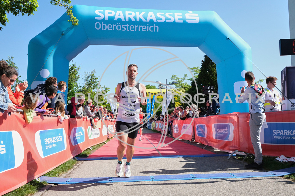 ..... | LINZ,AUSTRIA,27.April 25, Int. 3 Brückenlauf Linz  , Image shows: Photo: WAPICS / Michael Ring