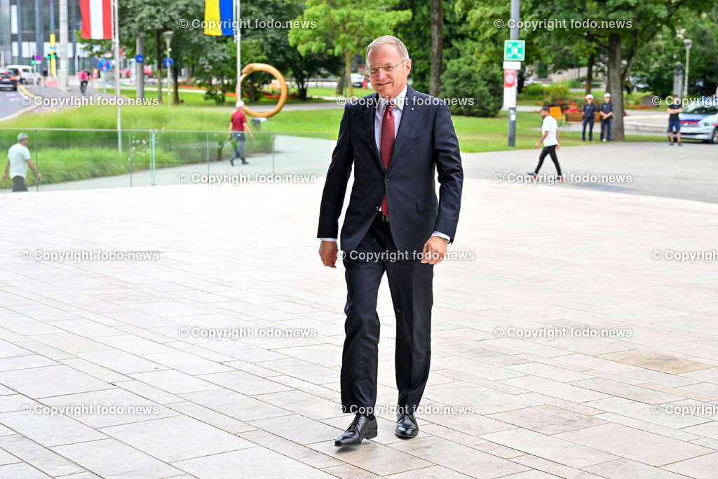 Pressekonferenz Land Ooe_ Oberoesterreich uebernimmt den Vorsitz in der Landeshauptleute-Konferenz_ 03.07.2024-23 | 03.07.2024, Linz, AUT, Pressekonferenz Land Ooe, Oberoesterreich uebernimmt den Vorsitz in der Landeshauptleute-Konferenz, im Bild Thomas Stelzer (VP, Landeshauptmann Oberoesterreich)