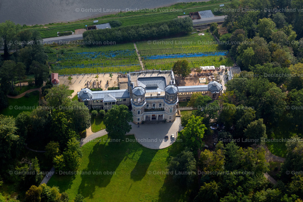 4060837 | DRESDEN 07.09.2021 Das Lingnerschloss mit Schlosspark und Terrasse, ist ein Elbschloss in Dresden im Bundesland Sachsen. Es befindet sich am Elbhang im Stadtteil Loschwitz. Weiterführende Informationen bei: Förderverein Lingnerschloss e.V.. // Lingner Castle with castle grounds and terrace is a Elbschloss in Dresden in the state Saxony. It is located on the Elbhang in the district Loschwitz. Further information at: Foerderverein Lingnerschloss e.V.. Foto: Gerhard Launer