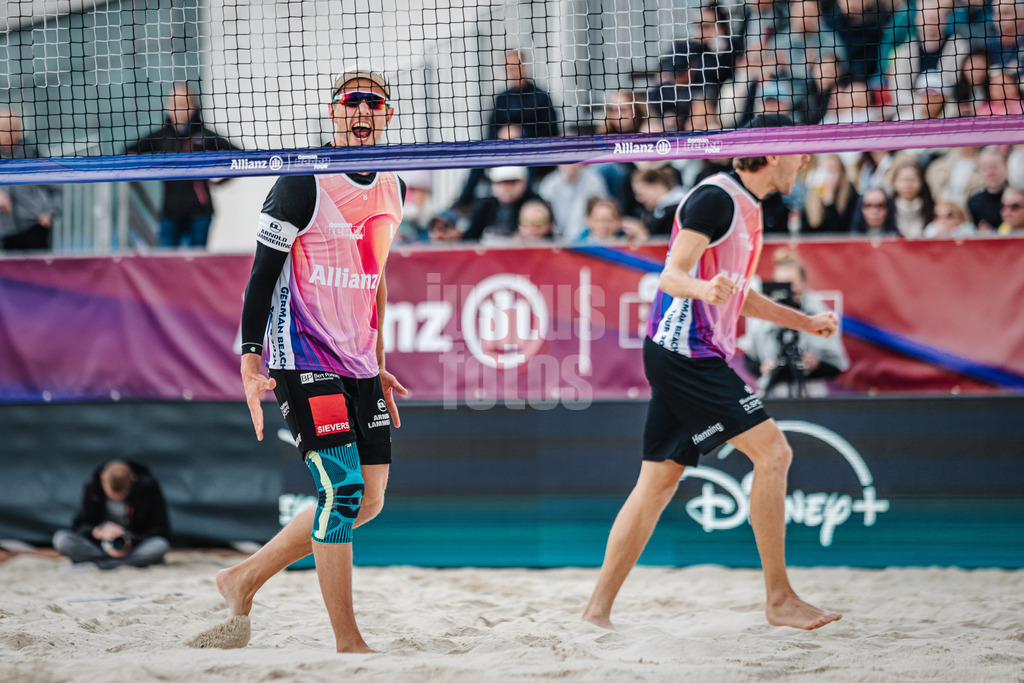Beachvolleyball | Männer | German Beach Tour 2024 | Tourstop Bremen | 09.06.2024 | links jubelt Bennet Poniewaz