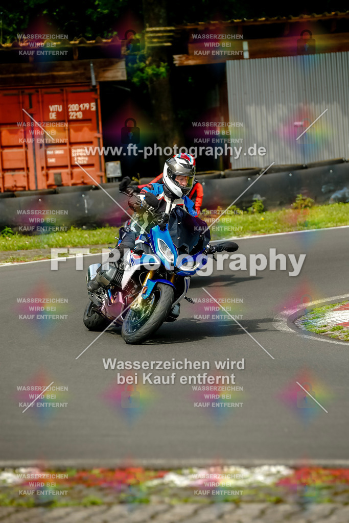 VBK-4522 | Hier findet Ihr Bilder von Touristenfahrten auf der Nürburgring Nordschleife oder von anderen Veranstaltungen die ich besucht habe. Viel Spass beim Durch Schauen 