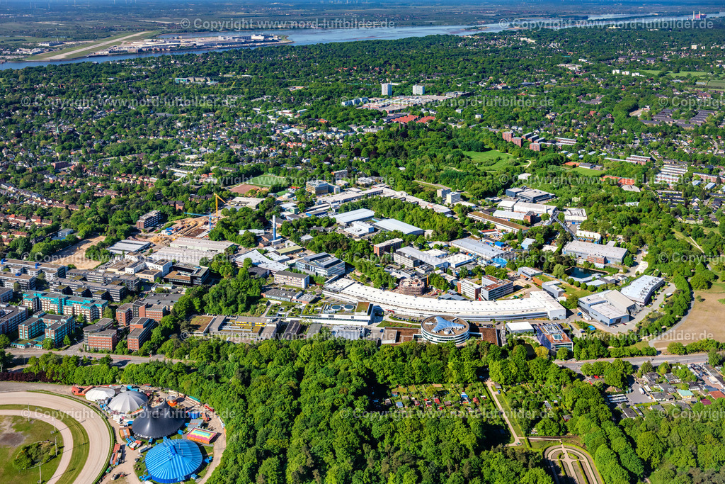 Hamburg_Bahrenfeld_Desy_ELS_3581090525 | HAMBURG 09.05.2025 Gebäudekomplex des Institut Center for Free-Electron Laser Science und die Petra-III Max von Laue Hall Deutsches Elektronen-Synchrotron DESY an der Notkestraße in Hamburg. Weiterführende Informationen bei: Deutsches Elektronen-Synchrotron DESY. // Building complex of the Institute Center for Free-Electron Laser Science in Hamburg in Germany. Further information at: Deutsches Elektronen-Synchrotron DESY. Foto: Martin Elsen