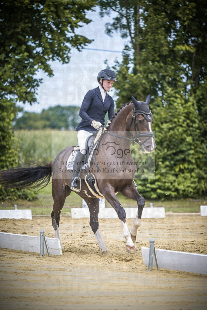 DOS_1714 | Entdecke hochwertige Reitturnierfotos von Foto Oger. Professionell, emotional und authentisch – jetzt Lieblingsmomente im Shop bestellen.Deutschlandweite Turnierfotografie. - Realisiert mit Pictrs.com
