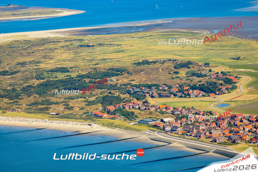 Aktuelles Luftbild von  Baltrum - Die Luftaufnahme wurde 2022 mittels UL-Flugzeug erstellt ( keine Drohne ) - hochauflösende Kamera-Systeme von  Canon -Beste Qualität - Für grossformatige Ausdrucke geeignet. Die Geschenkidee !