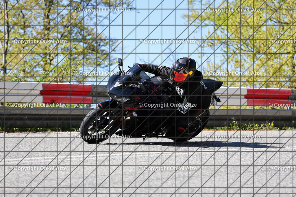 IMG_8130 | Fotograf am Kyffhäuser. Onkel Atze. Kyffhäuser Rennstrecke. Café36. Motorsportfotografie. - Realisiert mit Pictrs.com