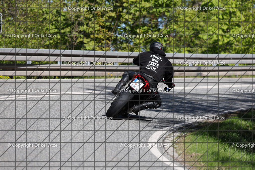 IMG_9288 | Fotograf am Kyffhäuser. Onkel Atze. Kyffhäuser Rennstrecke. Café36. Motorsportfotografie. - Realisiert mit Pictrs.com