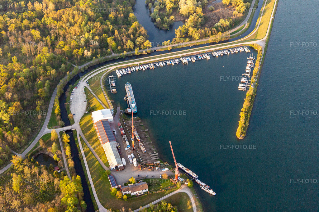 Luftbild: Schiffswerft Karcher und Segelclub Honau im Ortsteil Freistett in Rheinau im Bundesland Baden-Württemberg in Deutschland. Foto: IMG_126549.jpg vom 25.04.2021 durch Werner Riehm/FLY-FOTO.de