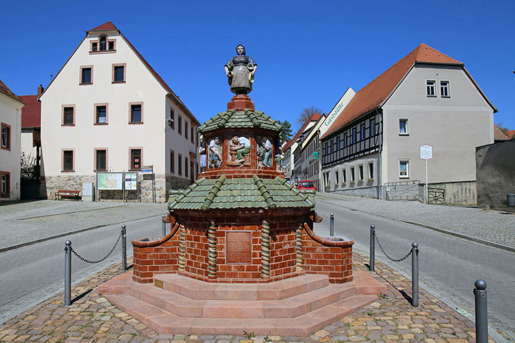 Bildlexikon Leipzig - Kohren-Sahlis | Das Team hinter BILDLEXIKON LEIPZIG bündelt historische wie aktuelle Informationen über die Stadt Leipzig in Text und Bild auf einer Plattform und stellt diese der interessierten Öffentlichkeit zur Verfügung.