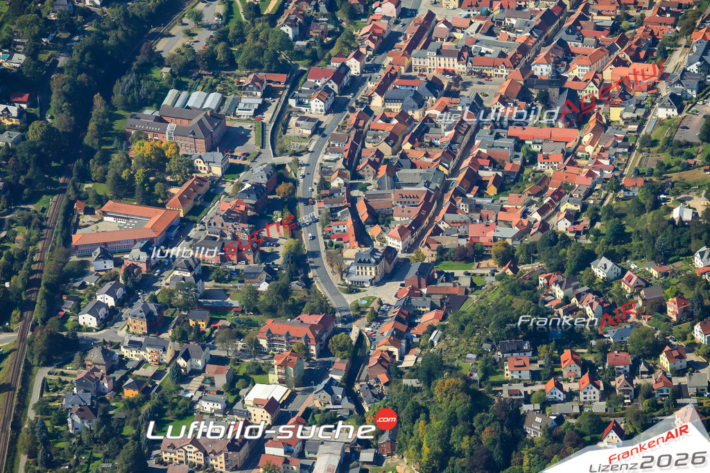 Die Luftaufnahme der Stadt Bad-blankenburg wurde vom UL-Flugzeug heraus erstellt ( keine Drohne )- hohe Auflösung für beste Qualität