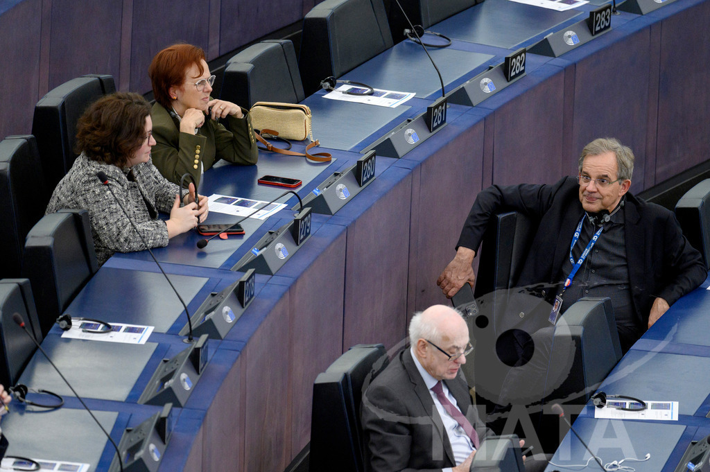 _DWI0282 | Thierry MARIANI (MdEP 2019-2024, Rassemblement national, FR) bei Wiederaufnahme der letzte Plenarsitzung. Das Europäische Parlament in Straßburg, 22.04.2024 - Realisiert mit Pictrs.com