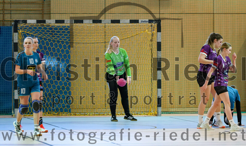2023-03-11_048_SpVgg_Altenerding_gegen_SSG_Metten_Frauen | Erding, Deutschland, 11.03.2023:
Handball, Bezirksoberliga Frauen Altbayern 2022 / 2023, 13. Spieltag, SpVgg Altenerding gegen SSG Metten, Endergebnis: 32:26

Lena Steininger (SSG Metten, #10), Torfrau Hanna Obermair (SpVgg Altenerding, #1), Lena Edelmann (SpVgg Altenerding, #69), Marlene Mittermeier (SpVgg Altenerding, #6)

Foto: Christian Riedel / fotografie-riedel.net