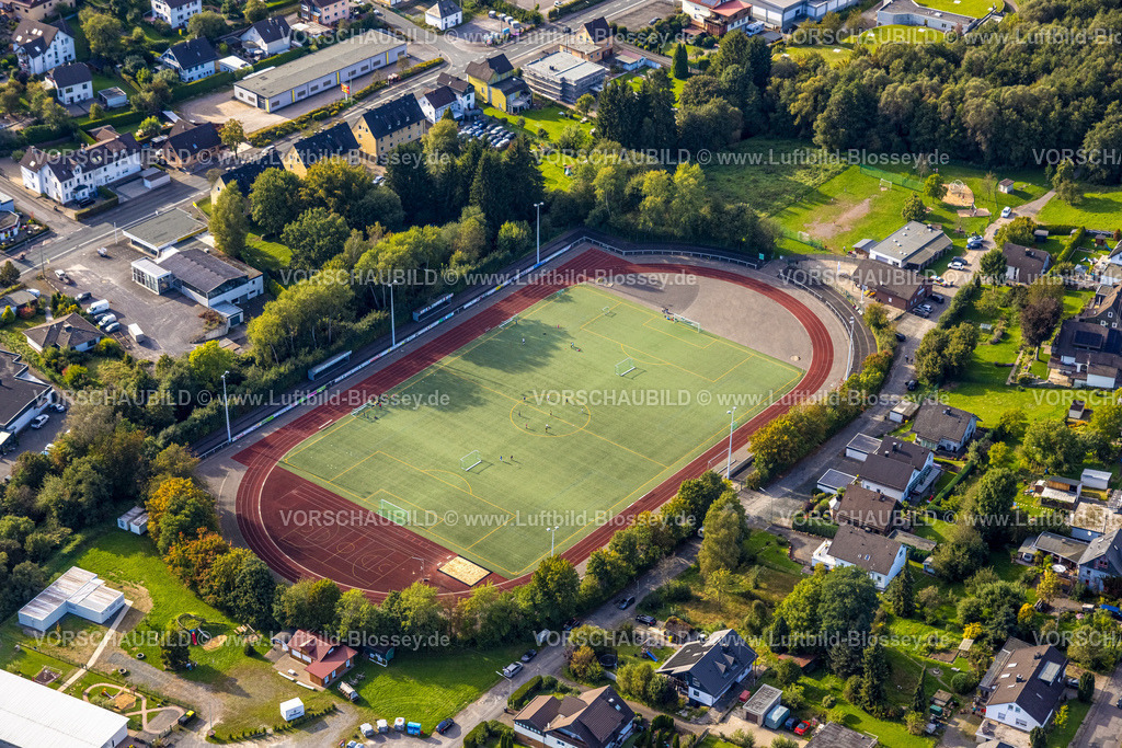 Kreuztal230911700 | Luftbild, Sportplatz Eichen Fußballstadion und Leichtathletikstadion der Sportfreunde Eichen-Krombach e.V, Eichen, Kreuztal, Siegerland, Nordrhein-Westfalen, Deutschland