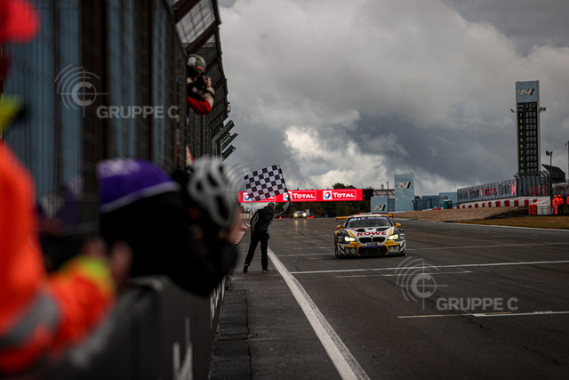 B70I4130 | Motorsport-Fotografie: DTM, 24h Nürburgring und GT-Action in hochauflösenden Bildern. Entdecke packende Rennmomente & Impressionen direkt aus der Boxengasse. - Realisiert mit Pictrs.com