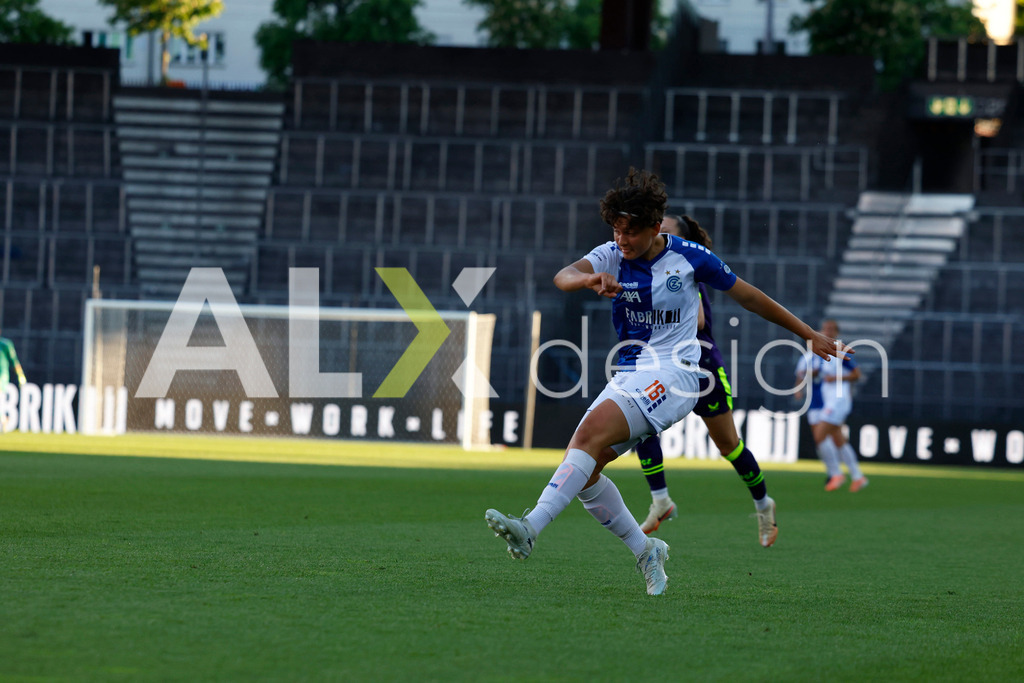 GC Zürich vs FC Zürich - AXA Women’s Super League Playoffs - Stadion Letzigrund | EMANUELA PFISTER of Grasshopper Club Zürich during the AXA Women’s Super League Playoffs quarter-final second leg between GC Zürich and FC Zürich at Stadion Letzigrund, Zurich, Switzerland. - Realisiert mit Pictrs.com