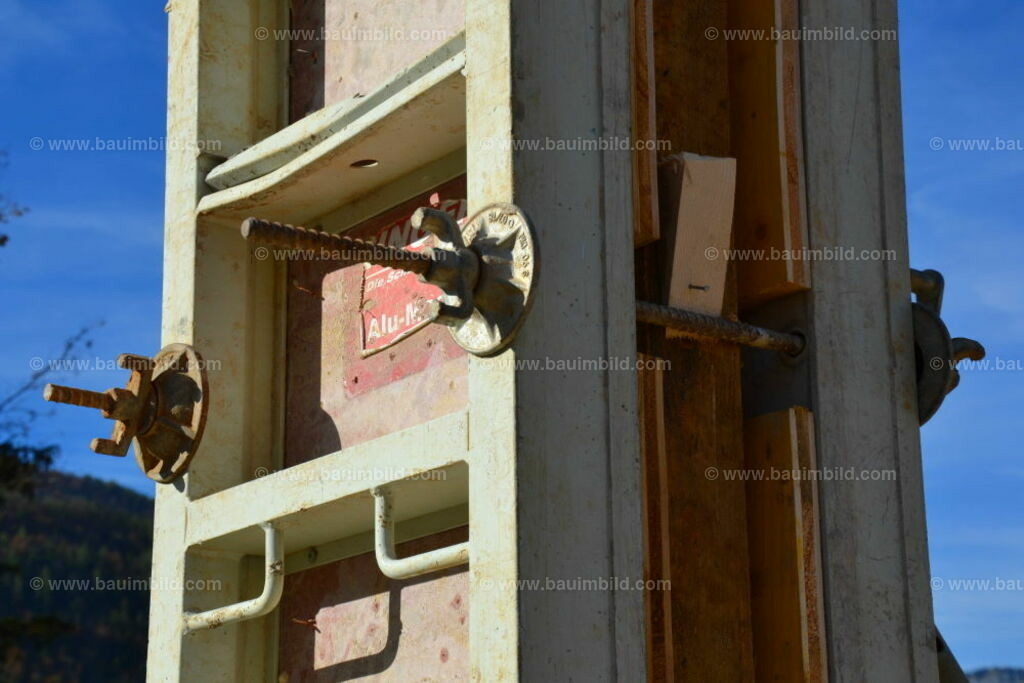 bib-lg04-betonarbeiten-0448 | Nach LV-Leistungsgruppen sortierte Detailfotos über den Bau eines Hauses. Alle Hausbau-Bilder direkt vom Urheber und Autor der Website Haus-Selber-Bauen.com