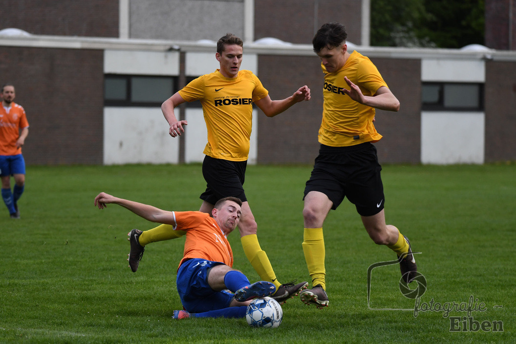 TuS Ofen-FC Ohmstede | Herren Kreispokal Halbfinale; TuS Ofen (orange)-FC Ohmstede (gelb) am 17.05.2023; in Ofen (Sportanlage Ofen), Photo: Philip Eiben 2023 - Realisiert mit Pictrs.com