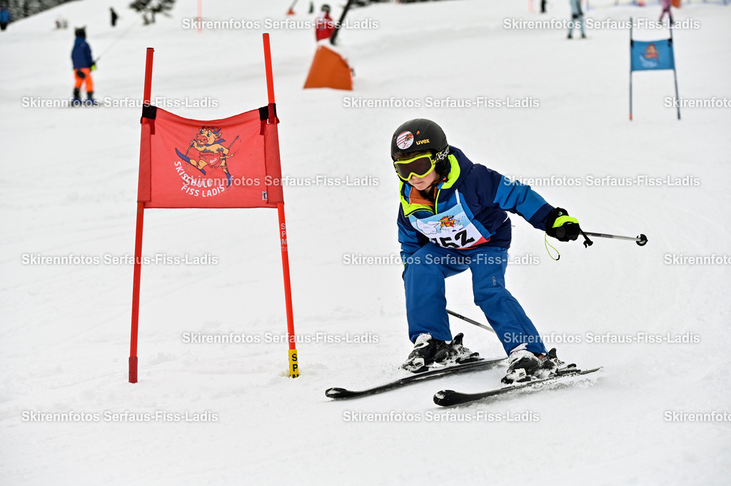 SRF_20.02.2026_0901 | Skirennfotos,Serfaus,Fiss,Ladis,Kinderskirennen,Winter,Tirol,Oberland,skirace,SFL,feelfree,weil wir's genießen,ski,Ski,skifahren,Sonnenplateau, - Realisiert mit Pictrs.com