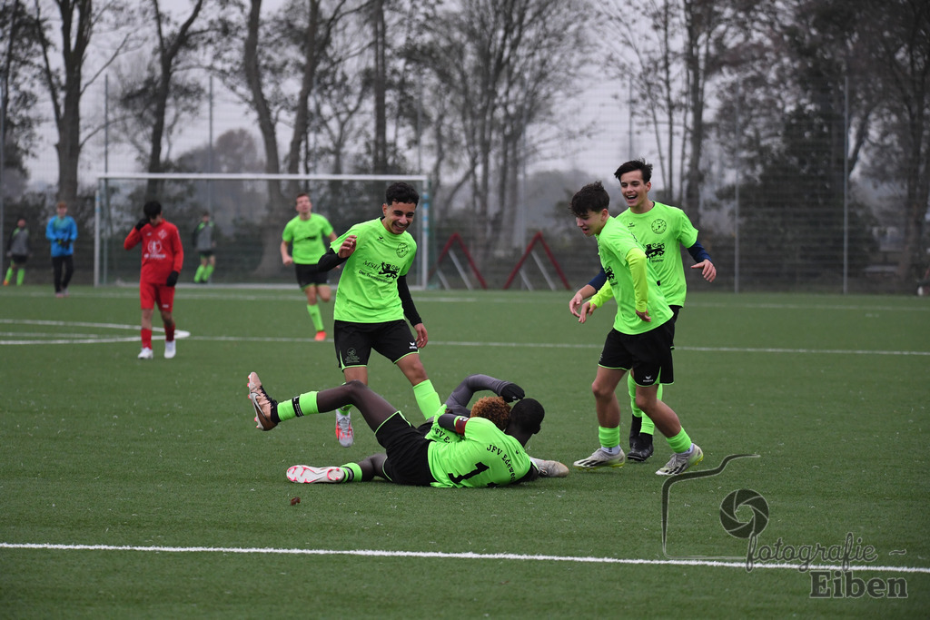 JFV Edewecht-Osnabrücker SC | C-Jugend Landesliga; JFV Edewecht (grün)-Osnabrücker SV (rot) am 18.11.2023; in Edewecht (Sportanlage Göhlenweg), Photo: Philip Eiben 2023 - Realisiert mit Pictrs.com