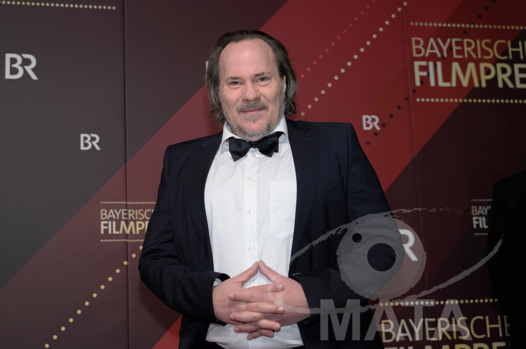 _DWI4619 | Sascha Maaz bei der Verleihung des 47. Bayerischen Filmpreises 2026  im Prinzregententheater. München, Deutschland. Der Bayerische Filmpreis wird seit 1979 von der Bayerischen Staatsregierung verliehen, um die Bedeutung des Kinofilms als Kulturgut herauszustellen - Realisiert mit Pictrs.com