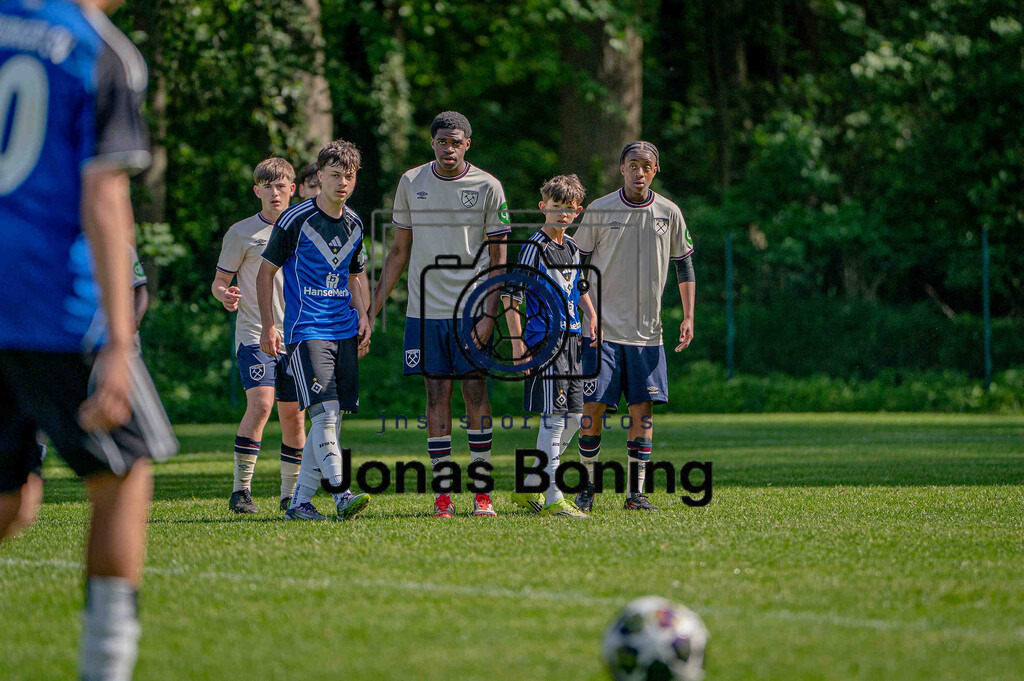 Fußball I C-Junioren I Saison 2025-2026 I Pfingsturnier Langförden I 13030 | jns.sportfotos - Realisiert mit Pictrs.com