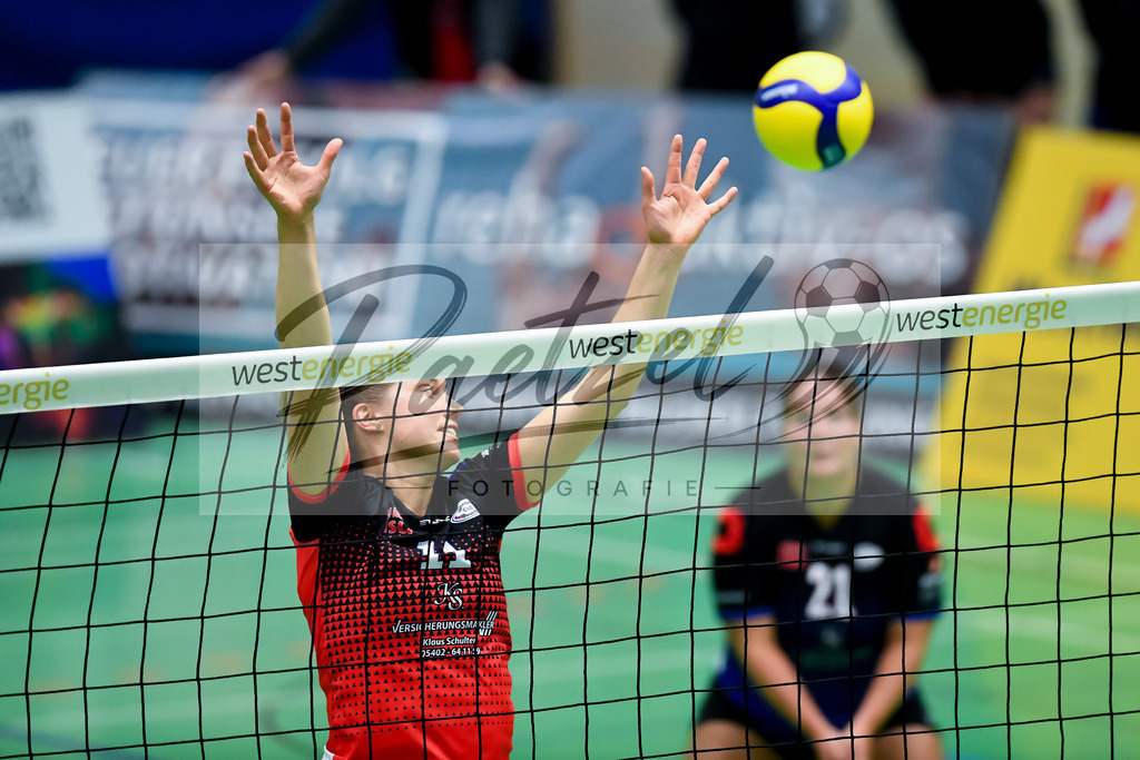 VCOBWA20211106_093 | Volleyball, Frauen:   bei dem Spiel der 3. Liga West zwischen VC Osnabrueck und SV BW Aasee in der Schlosswallhalle am 06.11.2021 in Osnabrueck, Deutschland. - Realisiert mit Pictrs.com