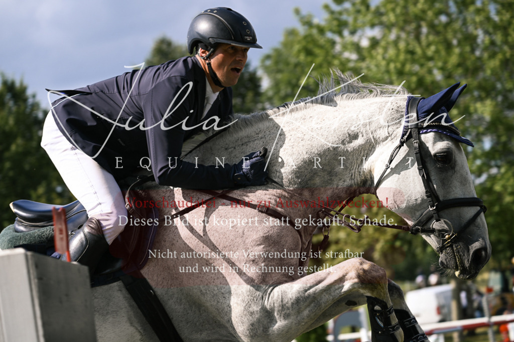 DSC_1043 | Pferde- und Turnierfotografie in Westsachsen. Pferdeportraits, Auftragszeichnungen und intuitive Kunst.