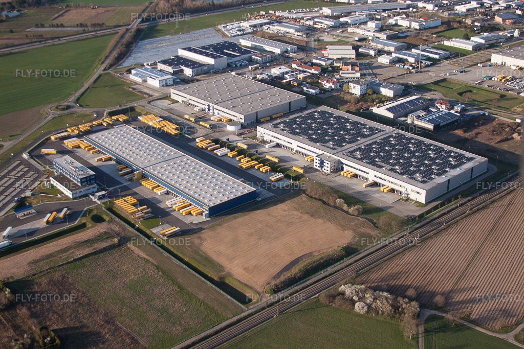 Luftbild: Lagerhallen und Speditionsgebäude der Dachser GmbH & Co.KG in Malsch im Bundesland Baden-Württemberg in Deutschland. – Foto: IMG_56451.jpg vom 14.04.2013 durch Werner Riehm/FLY-FOTO.de – Auflösung des Originals: 4752 x 3168 px