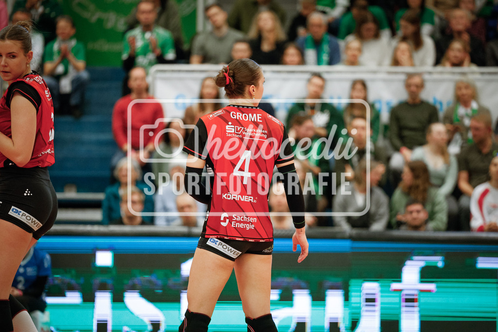 Volleyball I Frauen I Saison 2025-2026 I Bundesliga I Playoff-Viertelfinale 2 I USC Münster - Dresdner SC-131 | Emma Grome (4, Dresdner SC) - Realisiert mit Pictrs.com
