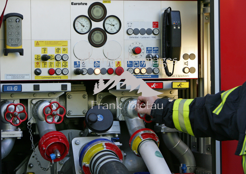 NR6J3399 | Medien- Sport- Entertainmentfotos