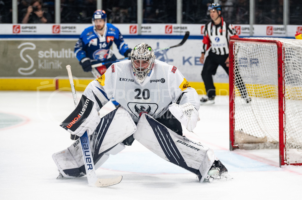 Swiss National League: Semifinals Game 4: ZSC Lions - Fribourg-Gotteron | 14.04.2022, Zürich, Hallenstadion, Swiss National League: Semifinals Game 4: ZSC Lions - Fribourg-Gotteron, #20 Torhüter Reto Berra (Fribourg). - Realisiert mit Pictrs.com