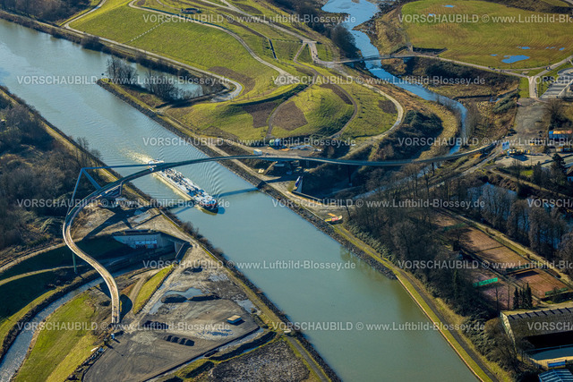 Castrop-Rauxel240106809 | Luftbild, Emscherbaustelle für Emscherland 2020, Brücke Cassurker Schwinge über Fluss Emscher und den Kanal, Binnenschifffahrt auf dem Rhein-Herne-Kanal, Fluss Emscher unterquert den Rhein-Herne-Kanal in dem Durchlassbauwerk Emscherdüker Wasserkreuz, Henrichenburg, Castrop-Rauxel, Ruhrgebiet, Nordrhein-Westfalen, Deutschland