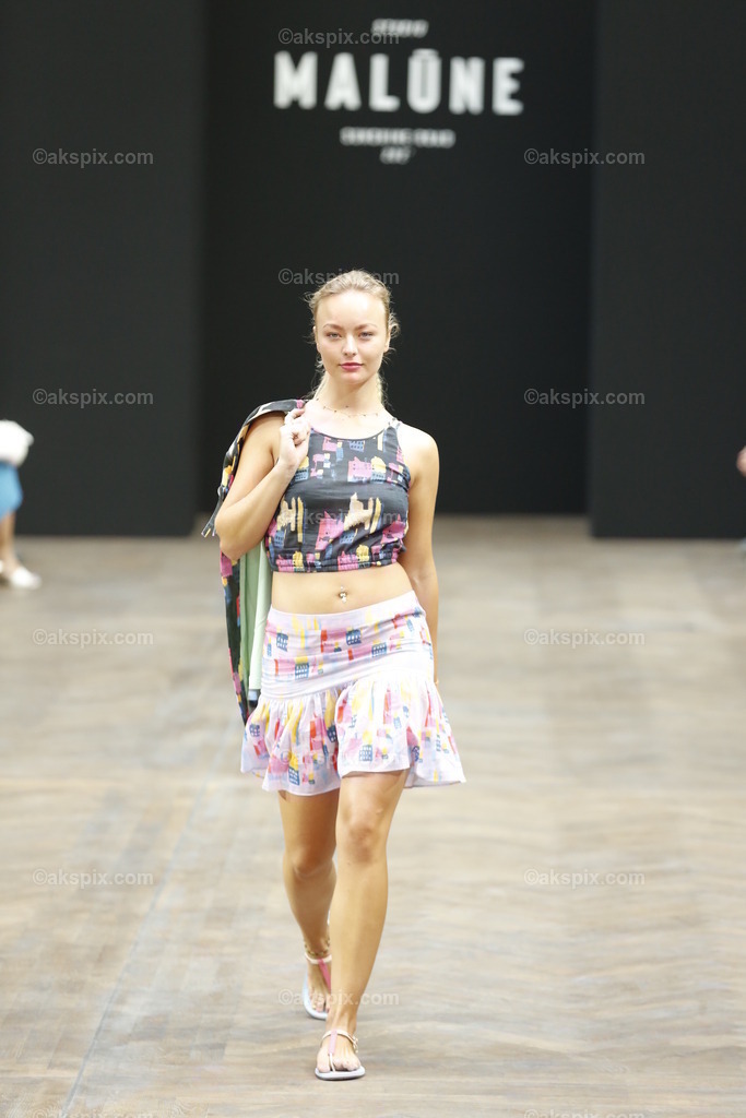 Malūne by Frida Weyer auf der  MBFW Spring/Summer 2023 | Mercedes-Benz Fashion Week (MBFW)  Frühling / Sommer 2023 im Hotel Telegraphenamt Berlin in Berlin-Mitte. Die Kollektionen von Malūne by Frida Weyer auf der MBFW Spring/Summer 2023. Das Bild zeigt Models mit der Kollektion von Malūne by Frida Weyer.