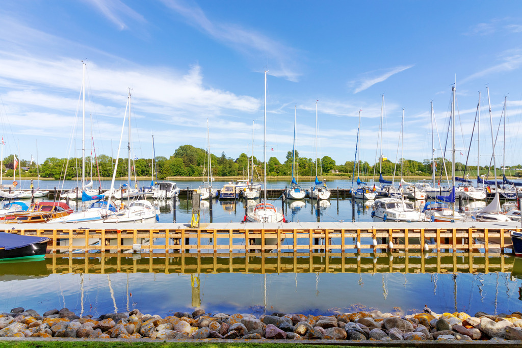 Wandbild: Yachthafen in Kappeln an der Schlei | Dieses Wandbild im Querformat zeigt den Yachthafen in Kappeln an der Schlei im Frühling.  - Realisiert mit Pictrs.com