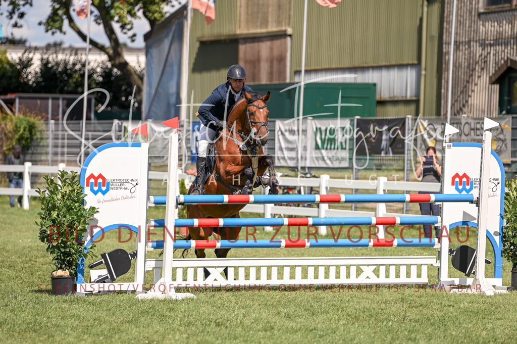 Schugtsche-Düren.2024-09.Springprf.L-15 | Schugtsche Fotografie - Realisiert mit Pictrs.com